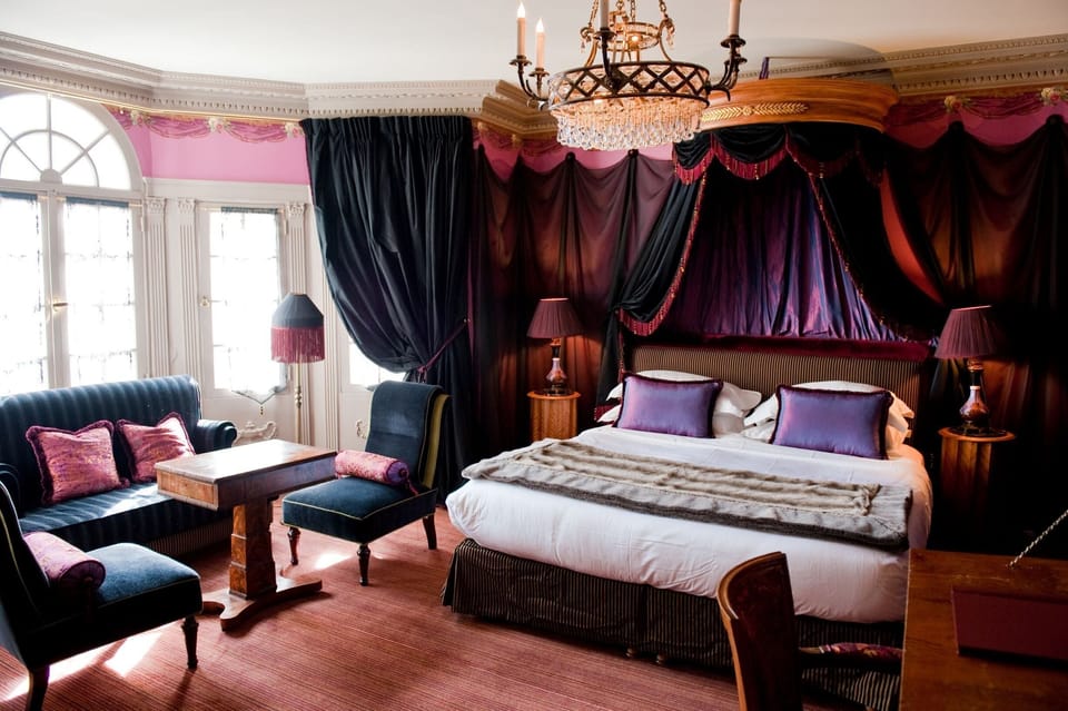 Deluxe Double or Twin Room | Minibar, in-room safe, desk, soundproofing