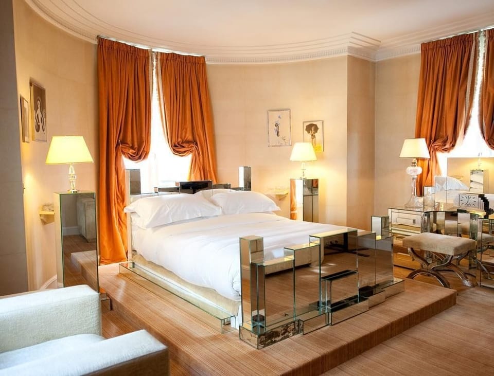 Deluxe Double or Twin Room | Minibar, in-room safe, desk, soundproofing