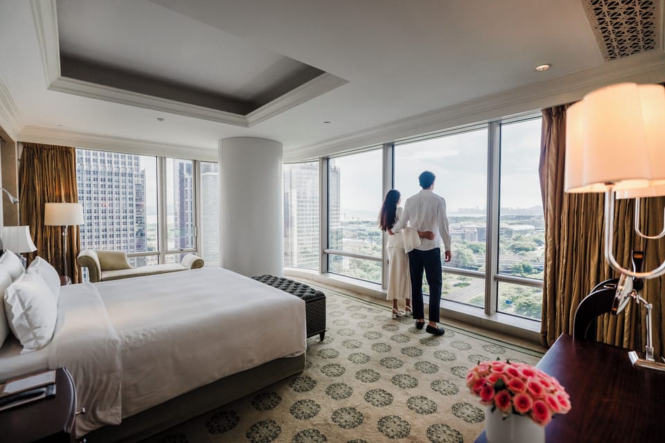 Club Executive Suite | Premium bedding, down comforters, minibar, in-room safe