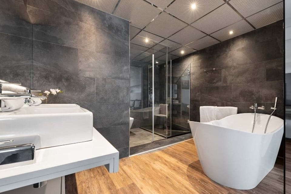 Superior Room | Down comforters, minibar, in-room safe, desk