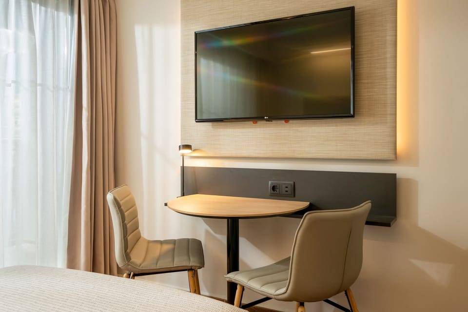 Minibar, in-room safe, desk, iron/ironing board