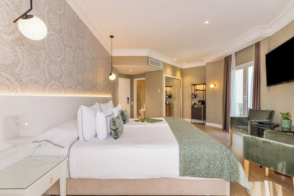 Down comforters, minibar, in-room safe, desk