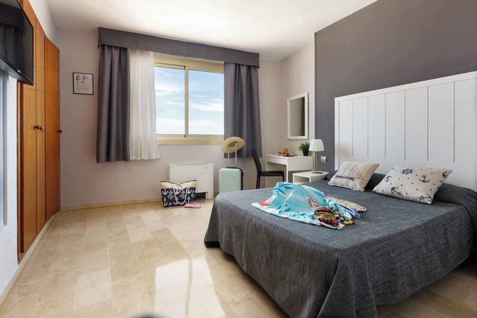 Double Room, Sea View | In-room safe, desk, free WiFi, bed sheets