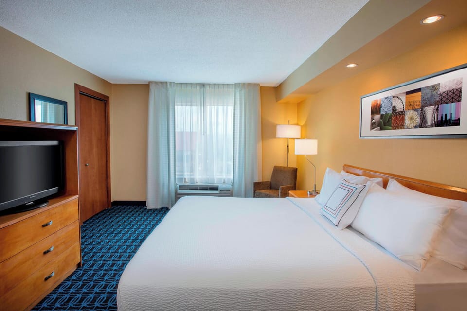 Suite, 1 Bedroom, Non Smoking | Hypo-allergenic bedding, desk, blackout drapes, iron/ironing board