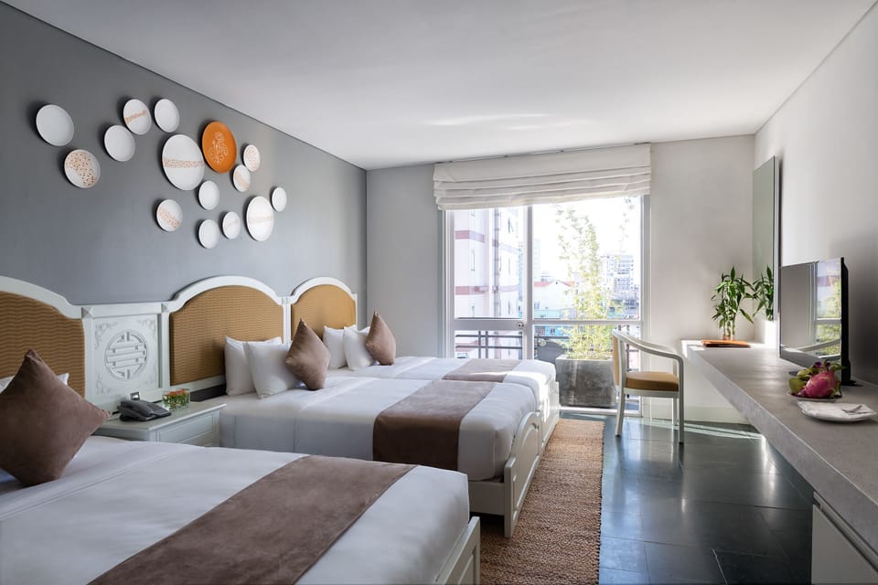 Deluxe Double or Twin Room, City View | Minibar, in-room safe, desk, soundproofing