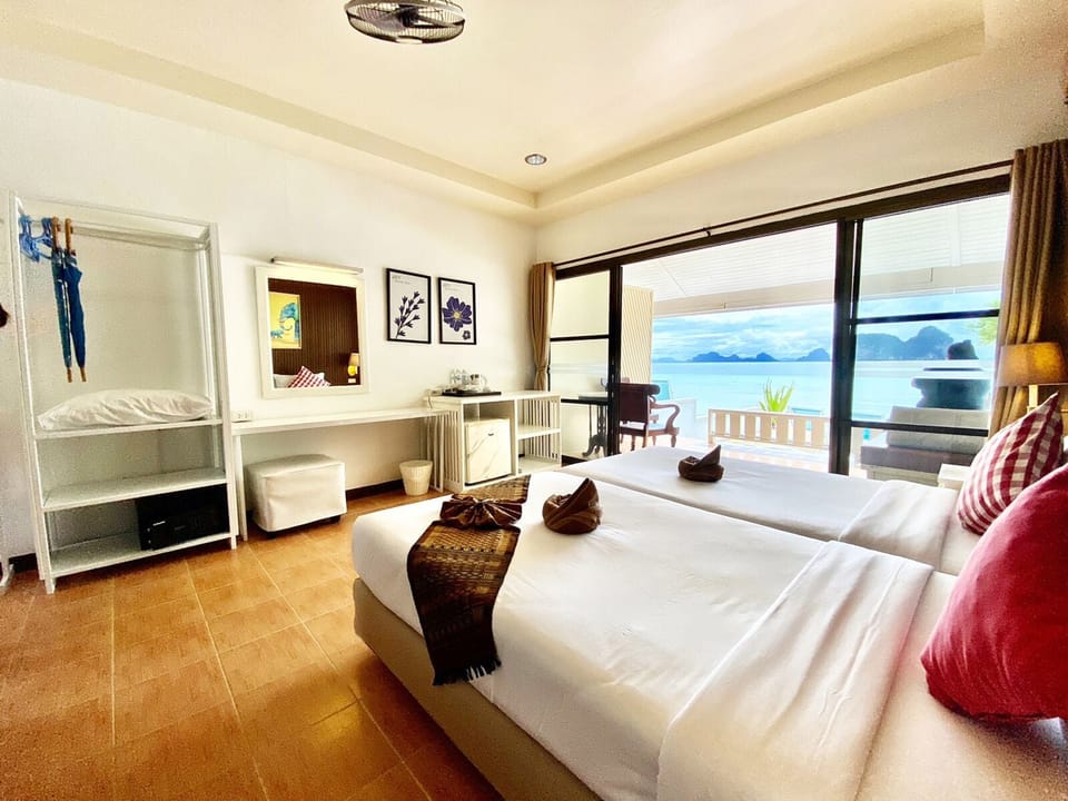 Beach Front Room | In-room safe, free WiFi, bed sheets