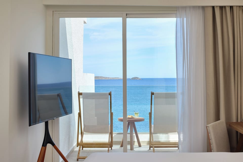 Suite, Sea View (Master) | Minibar, in-room safe, desk, WiFi (free)