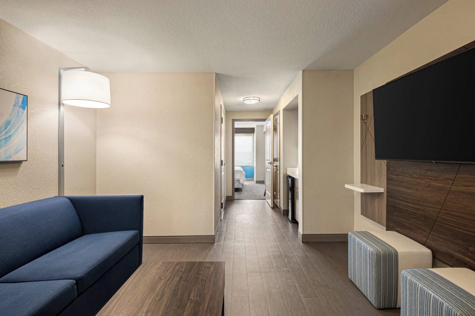 1 bedroom, in-room safe, desk, laptop workspace