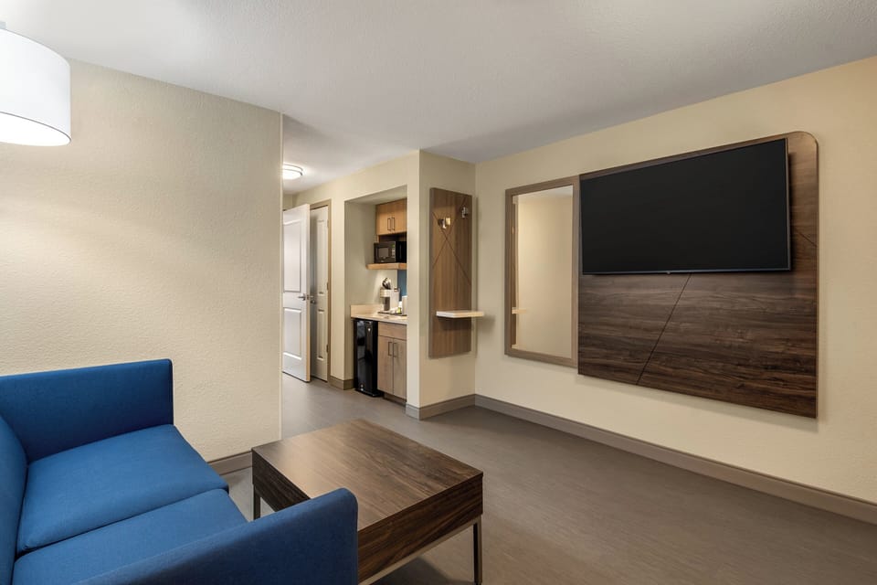 1 bedroom, in-room safe, desk, laptop workspace