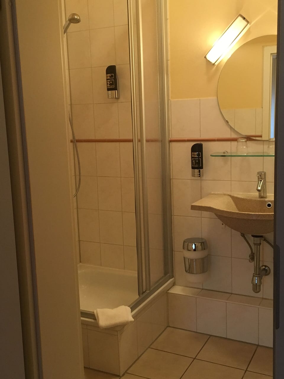 Double Room | Bathroom shower