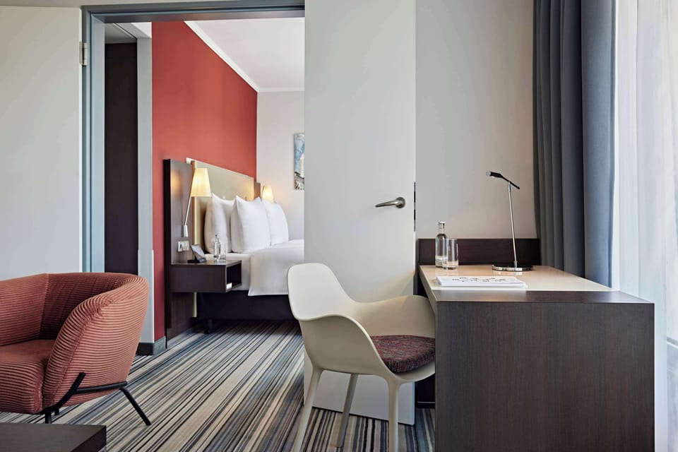 Junior Suite, 1 Double Bed | In-room safe, desk, soundproofing, WiFi (free)