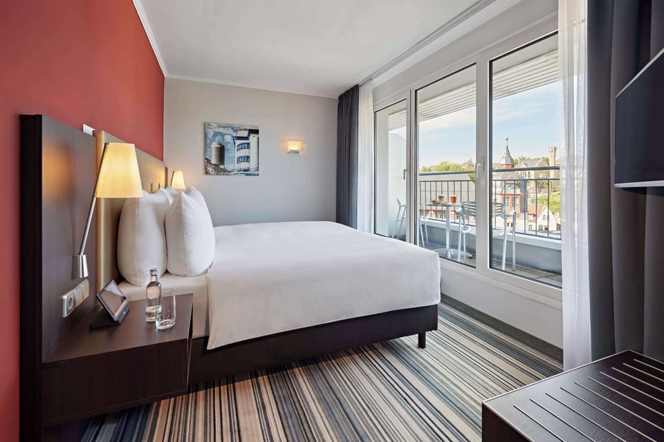 Junior Suite, 1 Double Bed | In-room safe, individually decorated, desk, soundproofing