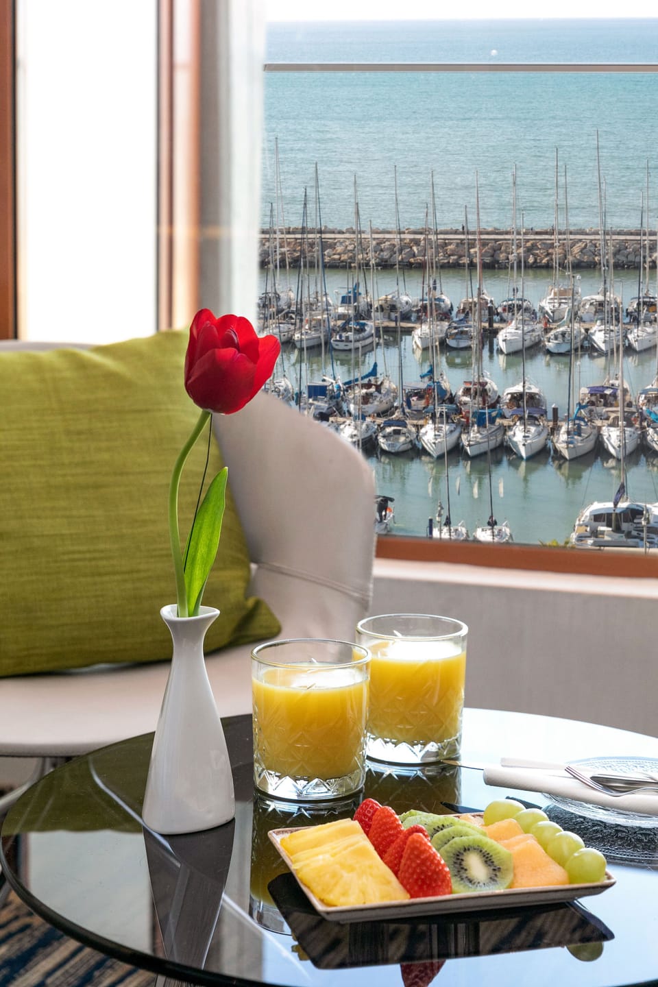 Deluxe Room, Full Sea View | Minibar, in-room safe, blackout drapes, soundproofing