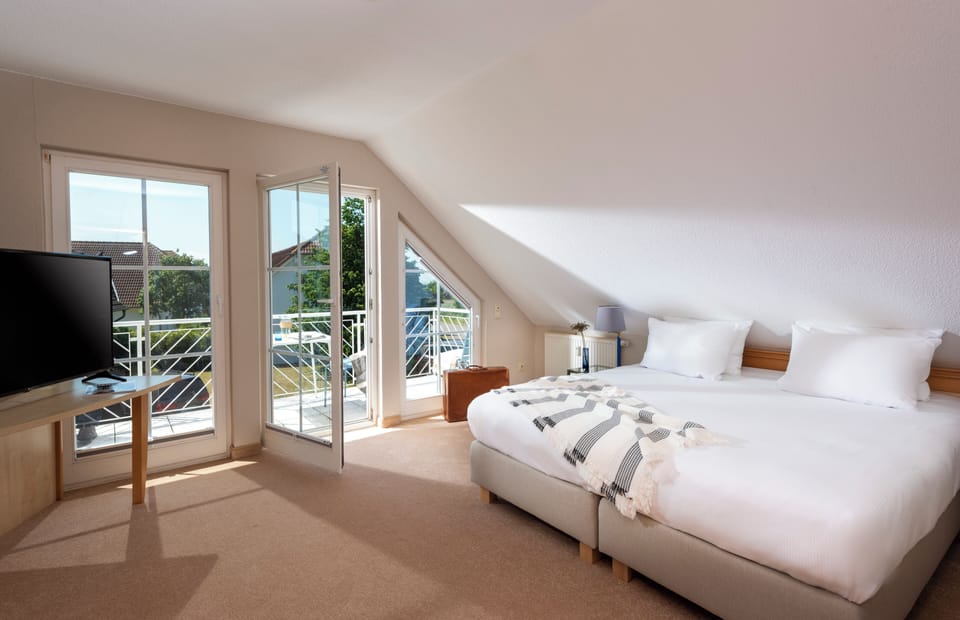 Apartment, 4 Bedrooms | Hypo-allergenic bedding, free WiFi, bed sheets