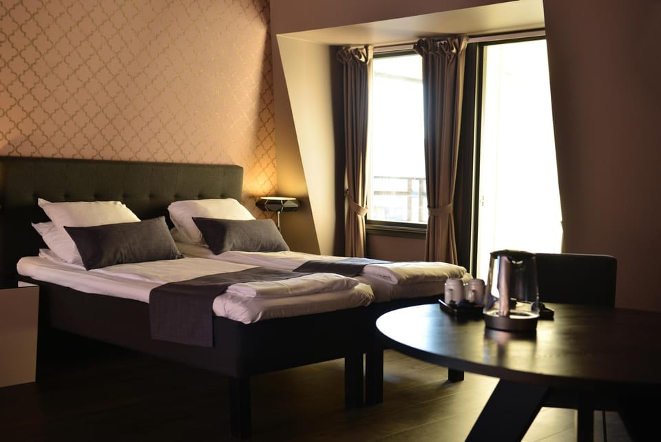 Junior Suite | Desk, laptop workspace, free cribs/infant beds, free WiFi