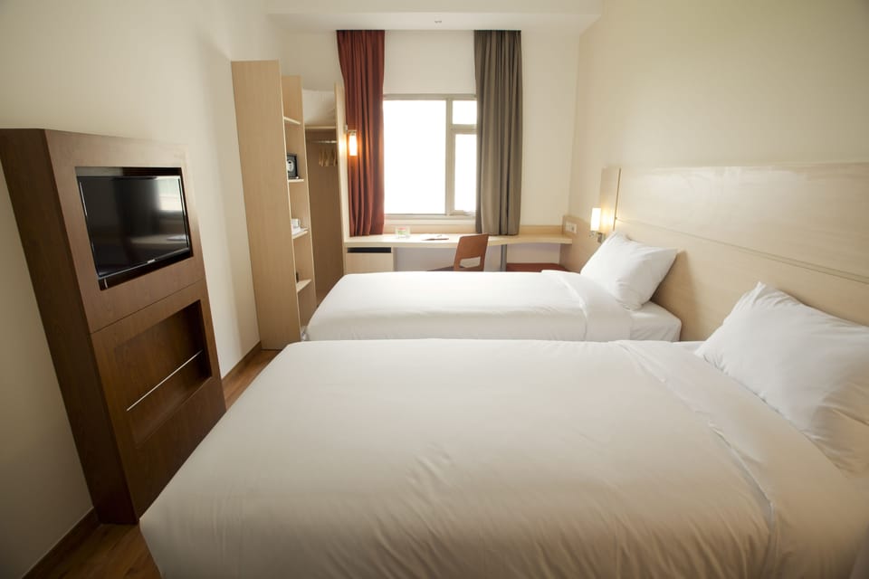 Standard Room, 2 Twin Beds | Minibar, in-room safe, desk, iron/ironing board