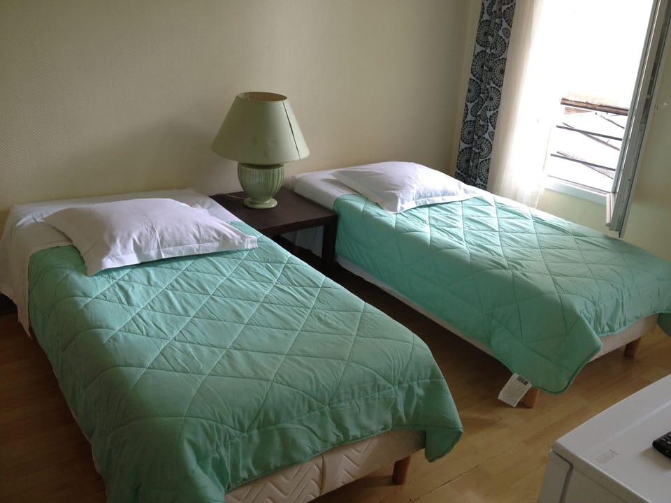 Select Comfort beds, desk, free WiFi