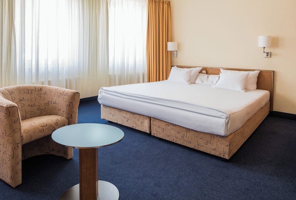 Standard Room | Desk, free cribs/infant beds, free WiFi, bed sheets