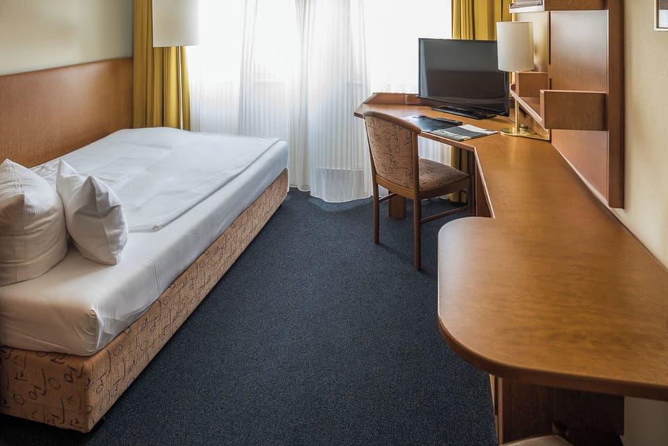 Economy Single Room | Desk, free cribs/infant beds, free WiFi, bed sheets