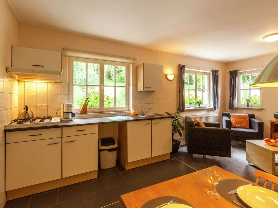 House | Private kitchen | Microwave, highchair