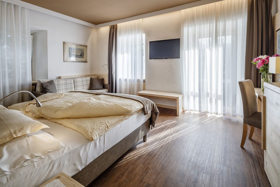 Comfort Triple Room | In-room safe, desk, blackout drapes, soundproofing