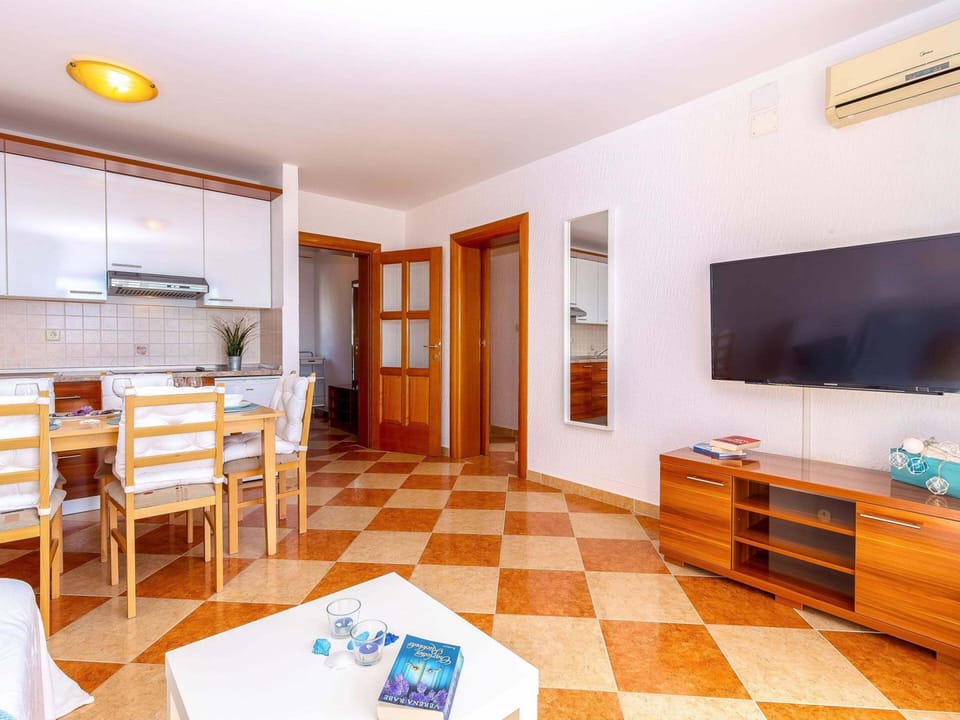 Apartment | Dining