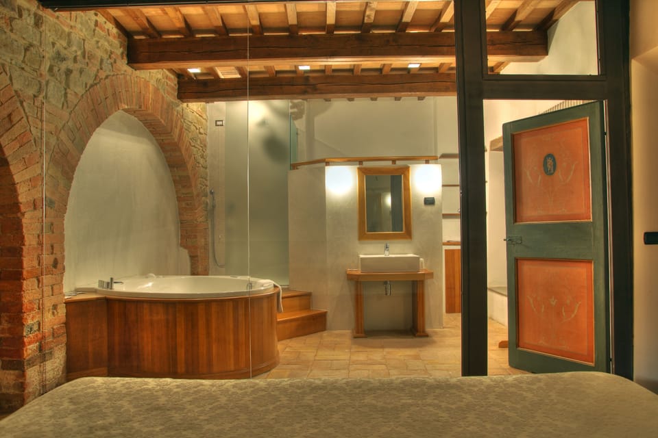 Deluxe Suite | Bathroom | Hair dryer, bathrobes, slippers, bidet