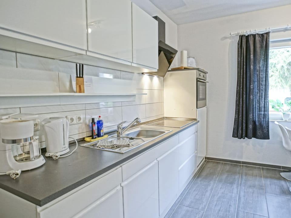 House | Private kitchen | Microwave, highchair