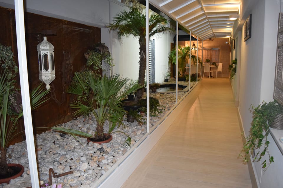 Couples treatment rooms, hot tub, steam room, Turkish bath