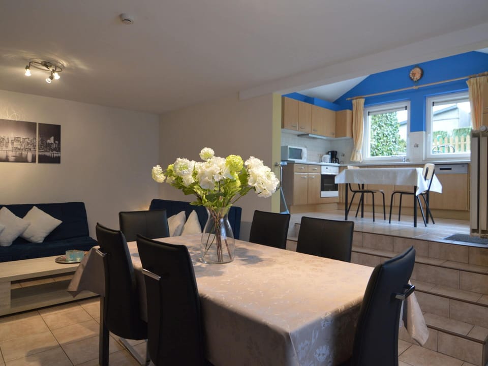 Cottage | Dining