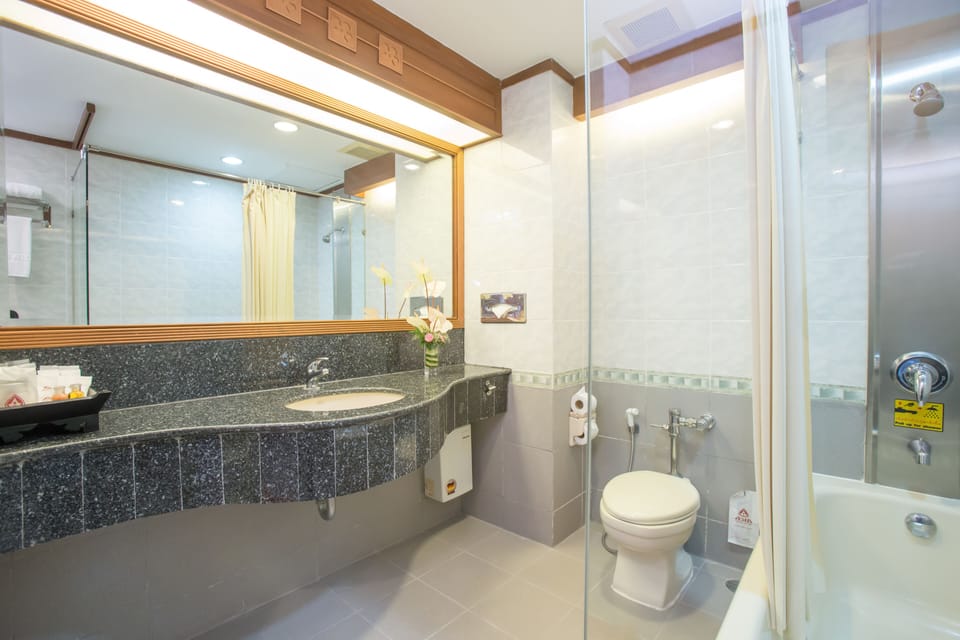 Premier Room, Sea View | Bathroom | Shower, hair dryer, towels