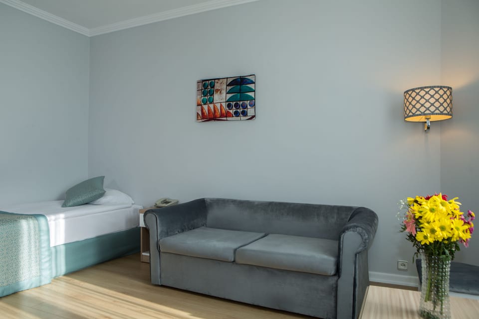 Suite, Corner | Free minibar items, WiFi, bed sheets, wheelchair access