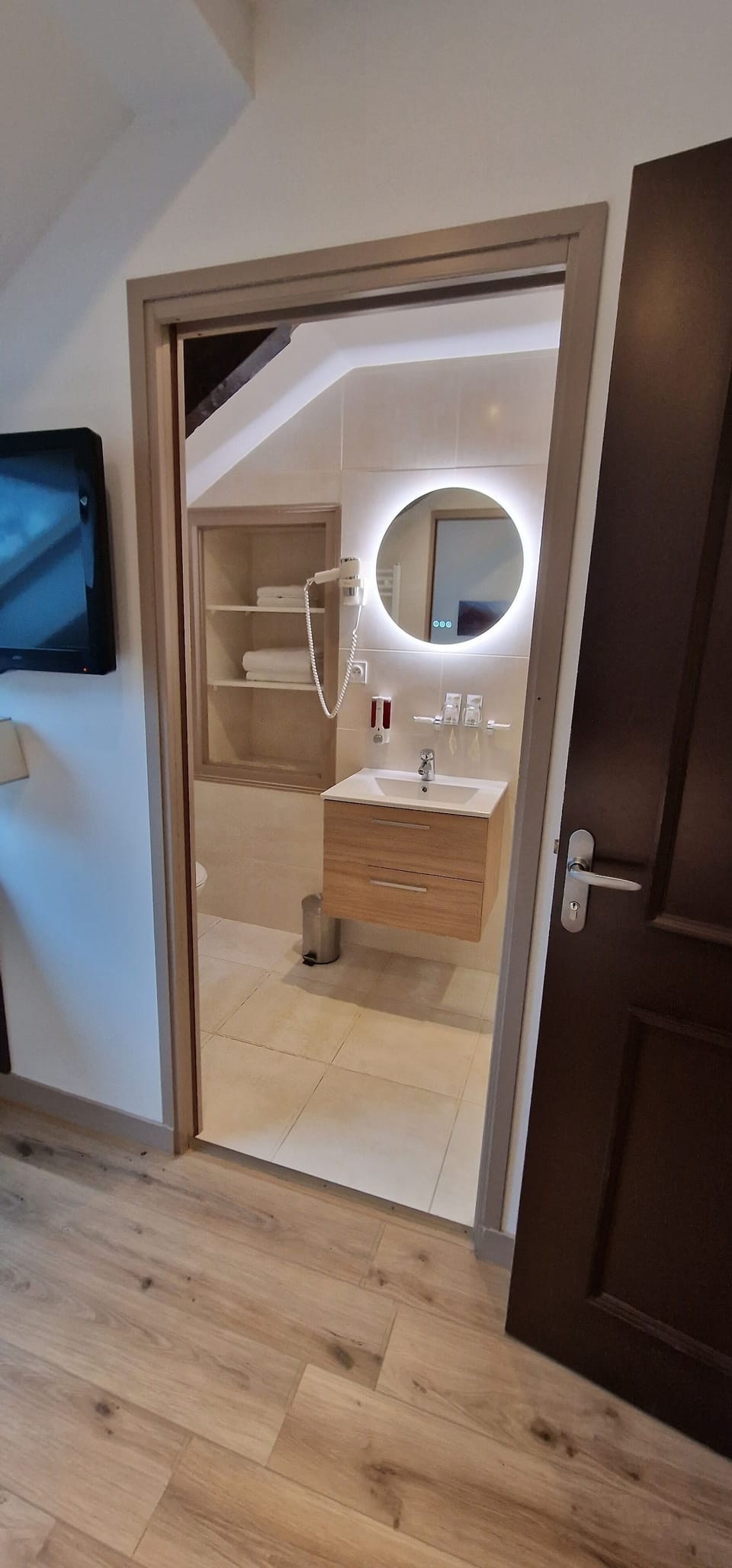 Comfort Double Room | Bathroom | Shower, eco-friendly toiletries, hair dryer, bathrobes