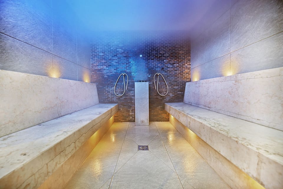Couples treatment rooms, sauna, hot tub, steam room, body treatments