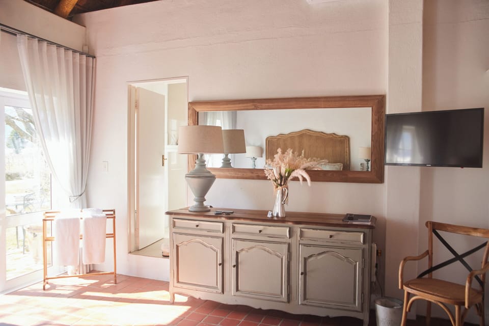 Superior Double or Twin Room (Thatched) | In-room safe, iron/ironing board, free WiFi, bed sheets