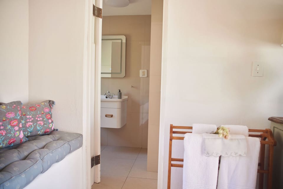 Superior Double or Twin Room (Thatched) | Bathroom | Free toiletries, hair dryer, towels