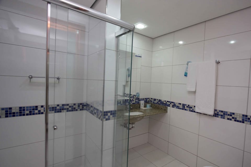 Shower, free toiletries, towels