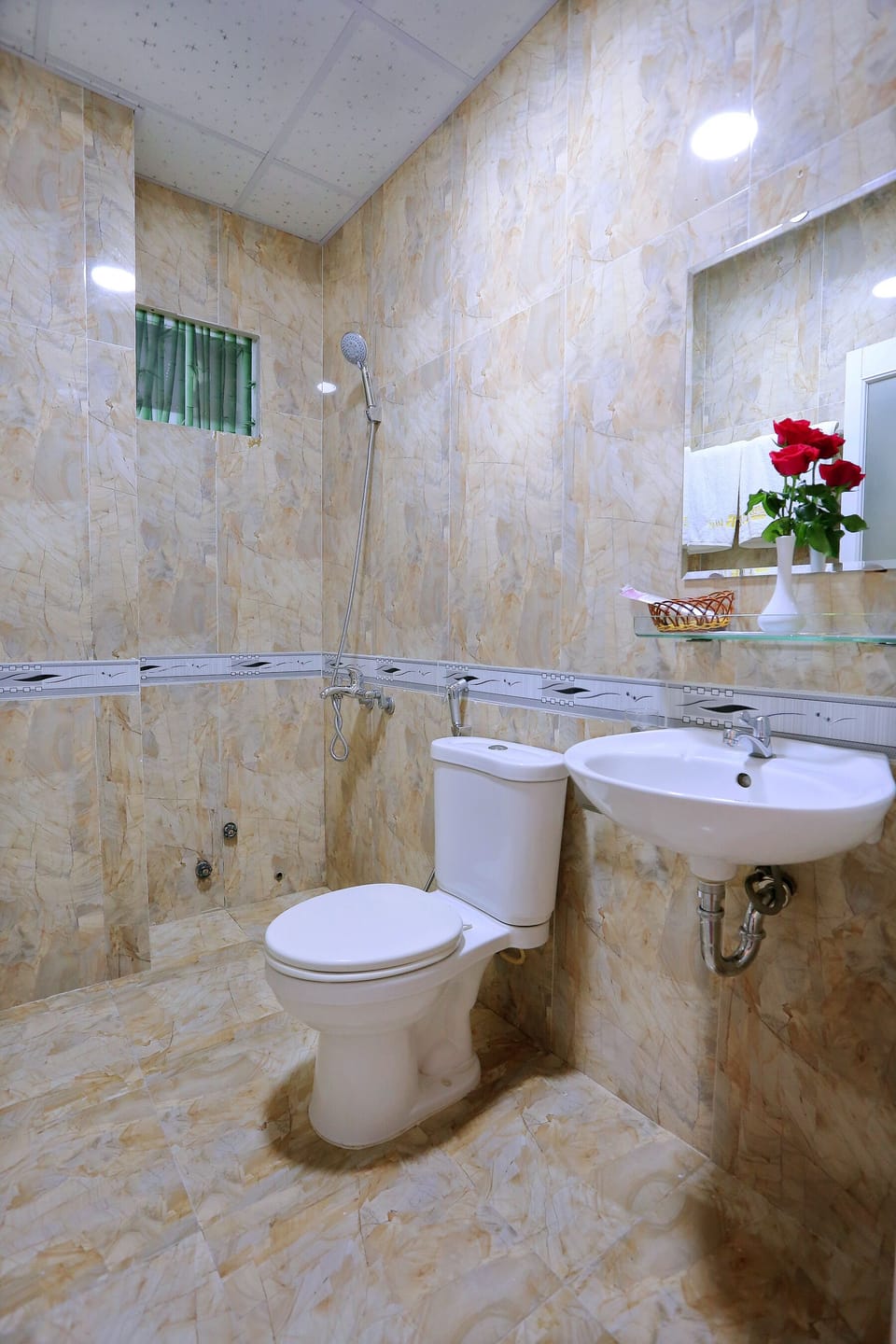 Deluxe Room, 2 Double Beds | Bathroom sink