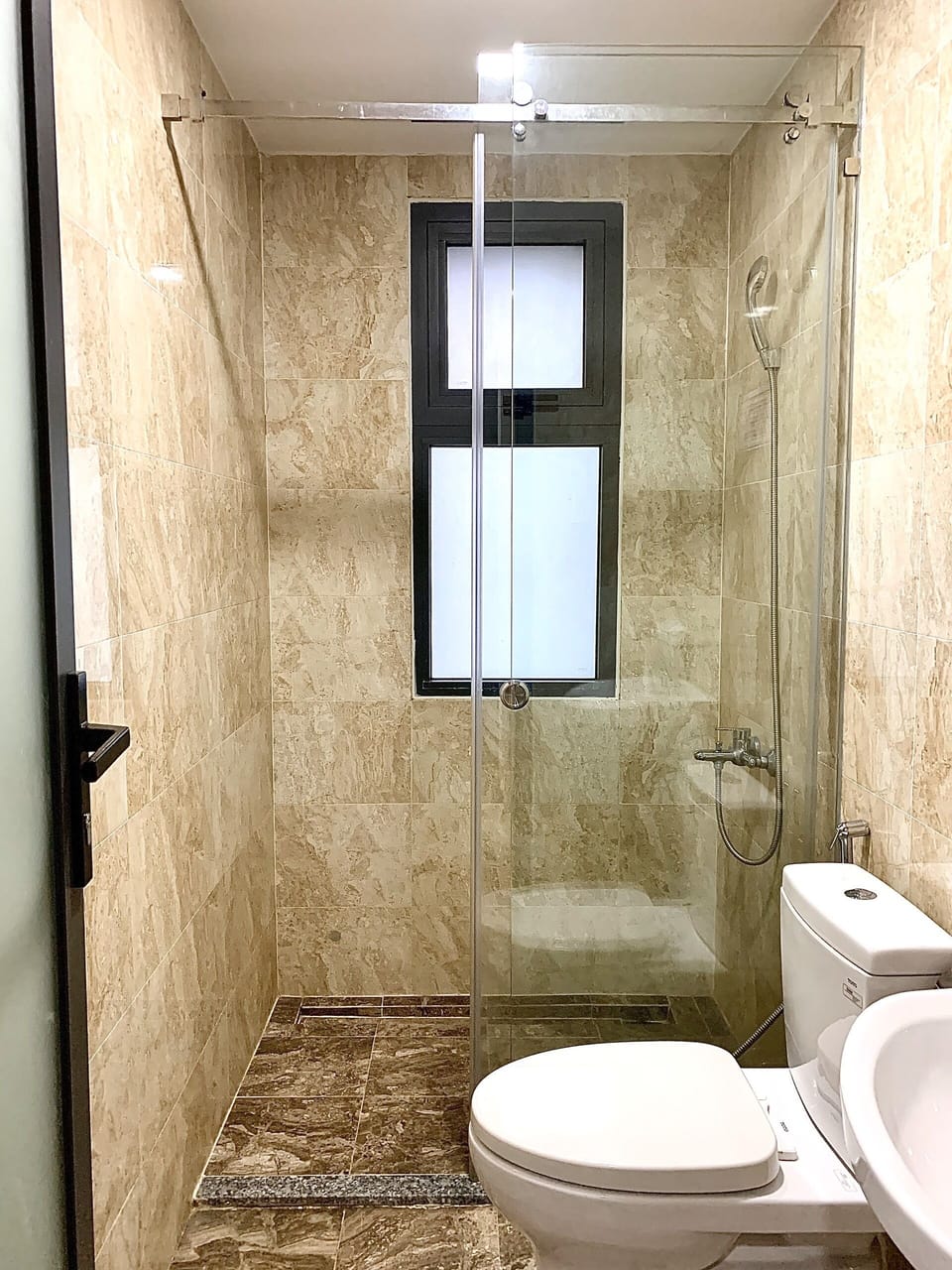 Family Room | Bathroom | Shower, free toiletries, slippers, towels