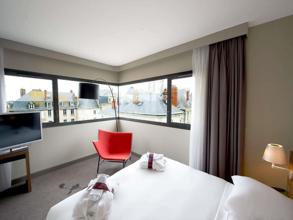 Privilege, Room, 1 Double Bed | Premium bedding, pillowtop beds, in-room safe, desk