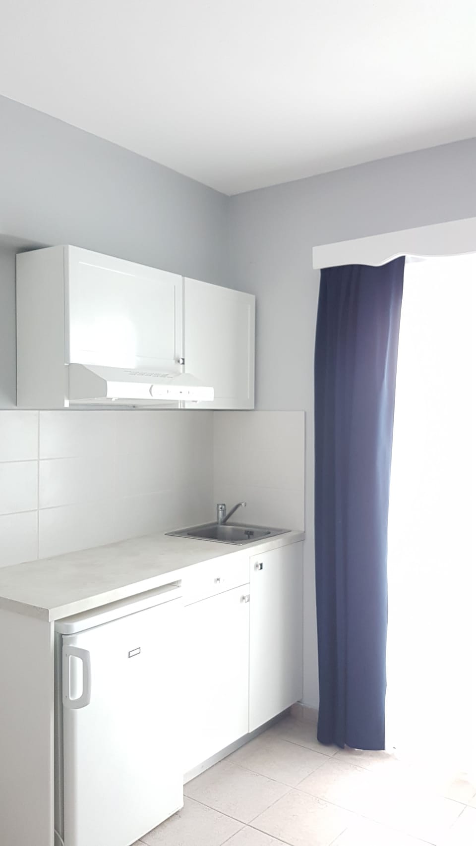 Fridge, coffee/tea maker, electric kettle