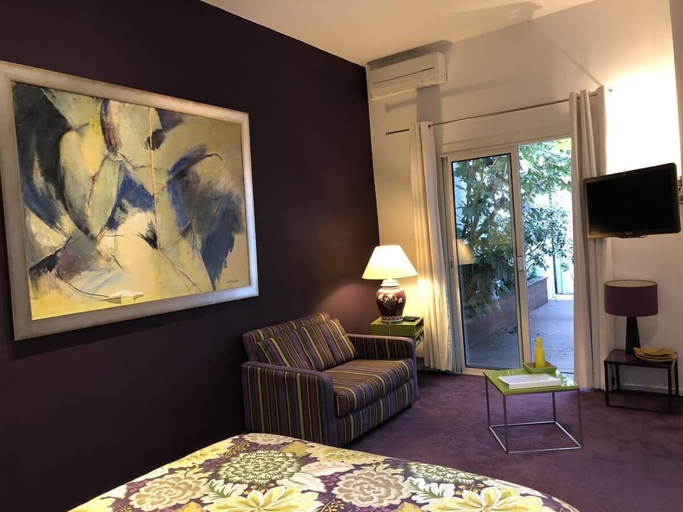 Suite, 2 Bedrooms | Living area | Flat-screen TV
