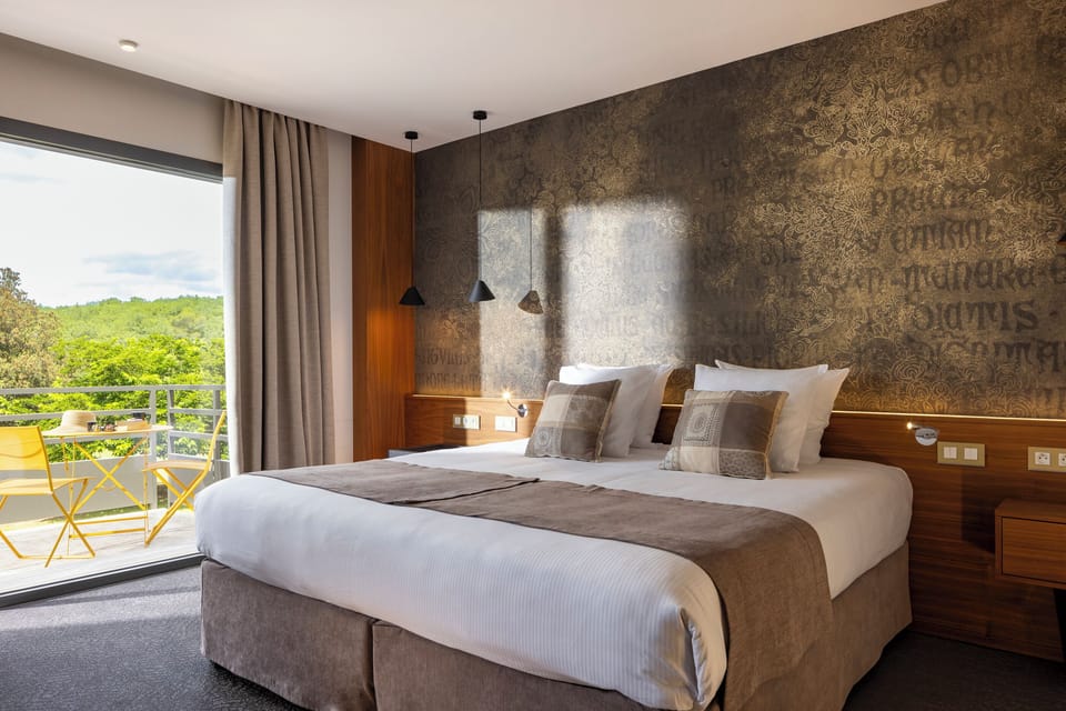Premium Twin Room | Premium bedding, in-room safe, individually decorated, desk