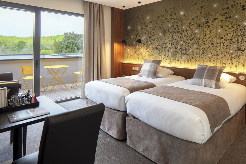 Premium Twin Room | Premium bedding, in-room safe, individually decorated, desk