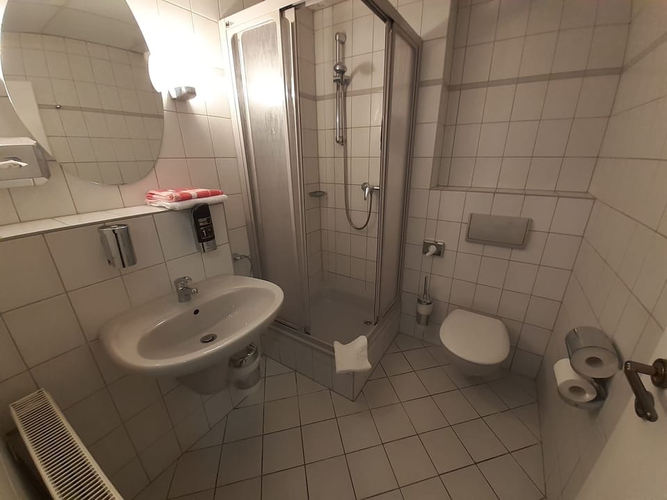 Single Room | Desk