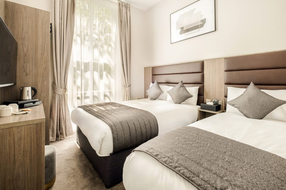 Triple Room | In-room safe, desk, laptop workspace, iron/ironing board