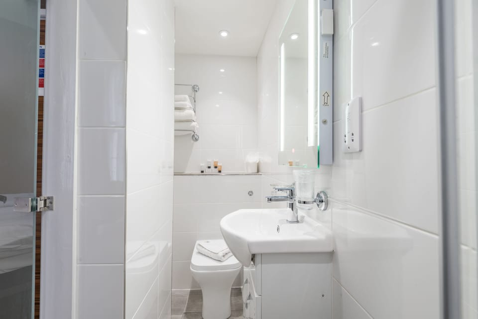 Twin Room | Bathroom | Shower, designer toiletries, hair dryer, towels