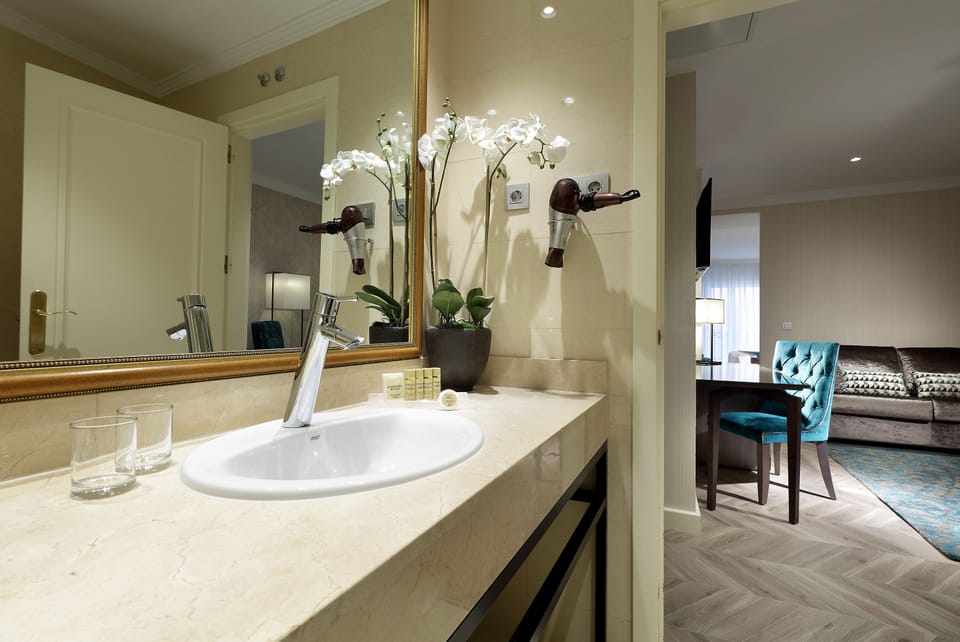 Eco-friendly toiletries, hair dryer, bidet, towels