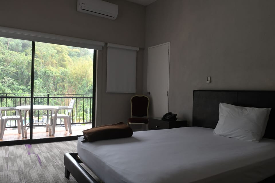 Standard Room, 1 Bedroom, Balcony | Desk, blackout drapes, iron/ironing board, high-speed internet