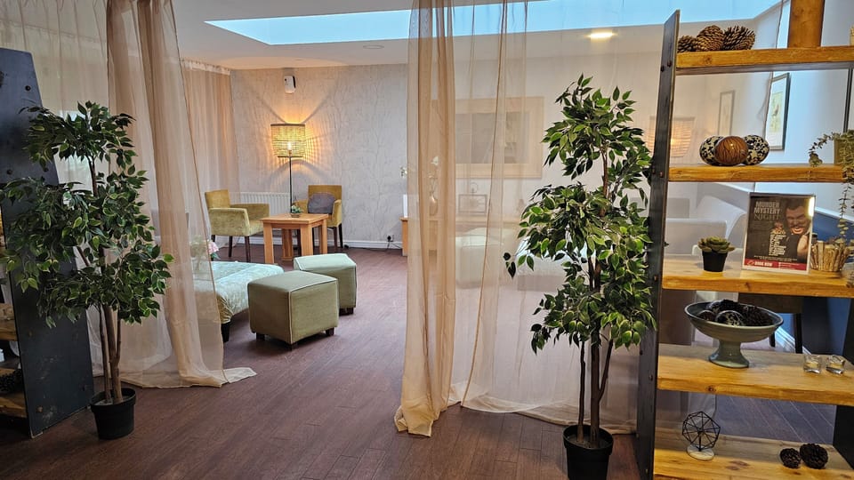 Couples treatment rooms, body treatments, hot stone massages, body wraps